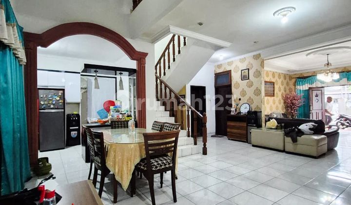 Dijual Rugi Rumah Bagus Strategis di Tanjung Duren Jak Bar 2