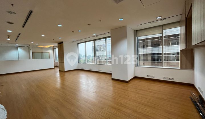 Disewakan Kantor Semi Furnished Di Menara Sudirman Jakarta Selatan Disewakan Kantor Semi Furnished Di Menara Sudirman Jakarta Selatan