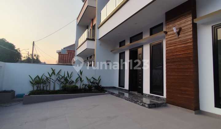 For Quick Sale House in BSD Nusaloka Area, Large Row 2