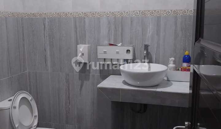 Dijual Rumah 3 Lantai di Komplek Taman Royal Tangerang 2