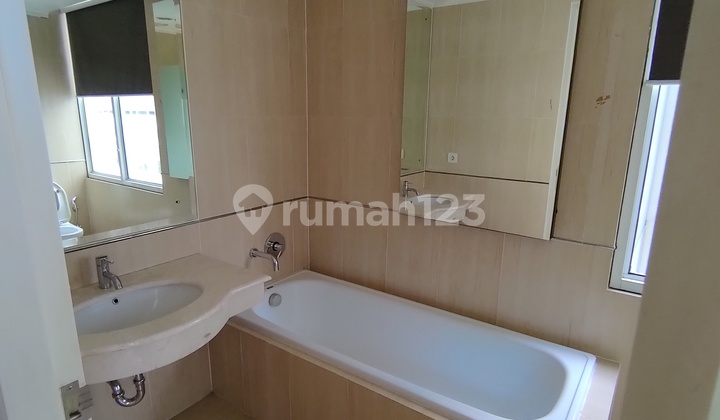 FOR SALE FX RESIDENCE Jl. Jend Sudirman - Central Jakarta 130 m2 Land Area 2