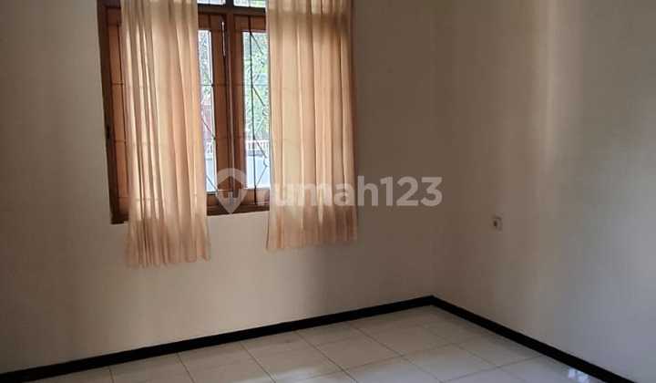 Rumah Terawat Dan Nyaman Di Komplek Batununggal 2