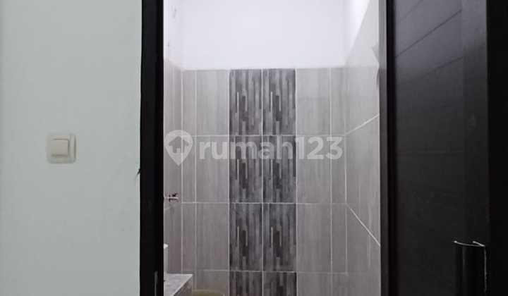 Rumah Minimalis Modern Di Perumahan Adipura