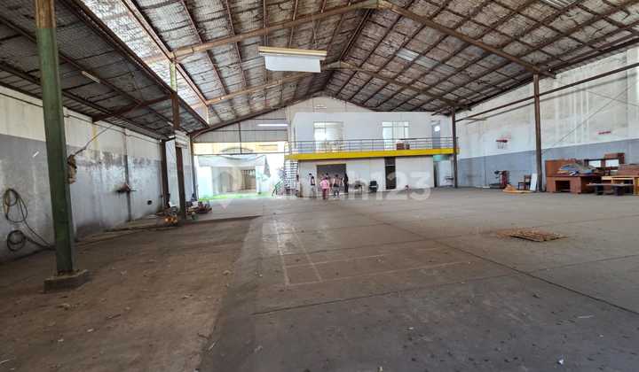 Warehouse for Sale on Jalan Kopo Street
