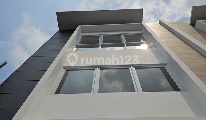 New Shophouse Strategic Location Suitable for Cafe and TKI Business 1