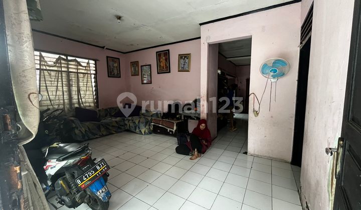 Dijual Rumah Strategis di Kebon Jeruk. Row Jalan 3 Mobil. Akses Bagus. Bebas Banjir.