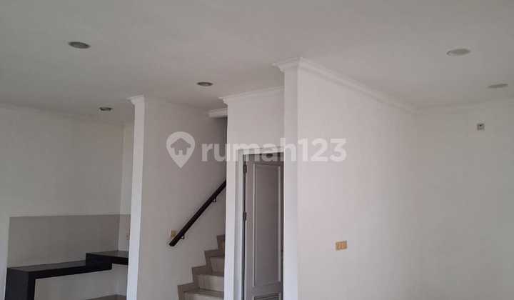 Disewa Rumah di Green Lake City West Europe. Hook Luas 8X15m