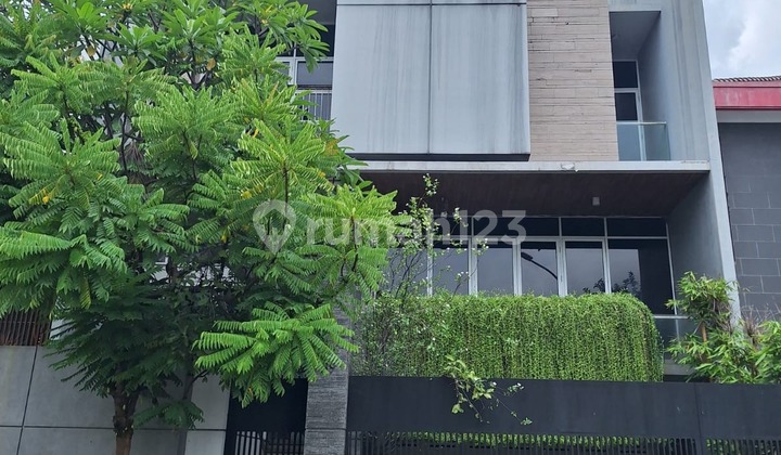 Dijual Rumah Bagus di Permata Buana. Luas 10X18m Semi Furnish Siap Huni