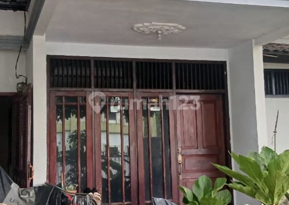 Dijual Rumah di Daerah Taman Anggrek. Luas 10X30m SHM