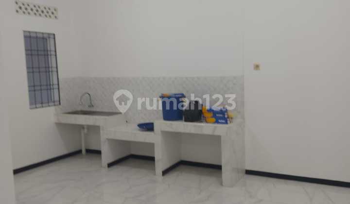 For Sale House on Jl Mandala Tomang. Corner Position. Area 9X15m 2