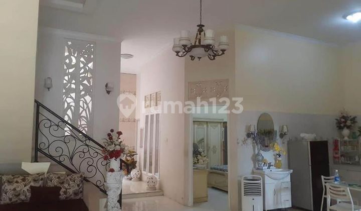 Dijual Rumah Mewah Siap Huni Semi Furnished di Komplek Karang Tengah Permai Tangerang 2