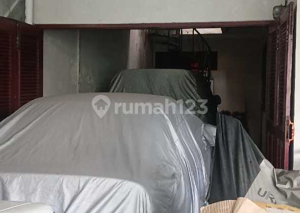 Dijual Rumah di Daerah Taman Anggrek. Luas 10X30m SHM 2