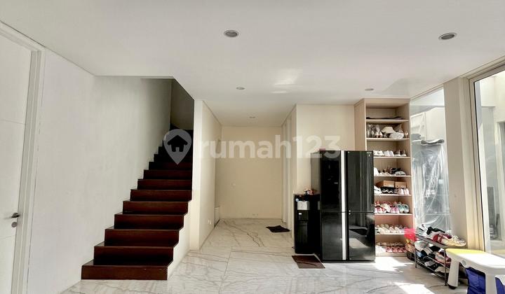 For Sale Greenlake Citraland Surabaya House 2