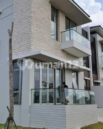 DISEWAKAN Rumah PIK2 View Danau UKURAN 10x25 JARANG ADA