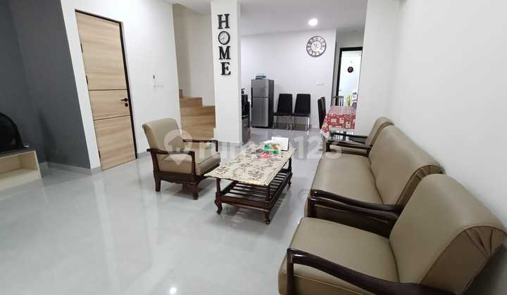 Disewakan Rumah 2 Lantai Di Cluster Cendana Cove Lippo Karawaci di Lippo Karawaci