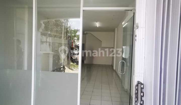 Disewakan Ruko 2 Lantai di Jalan Raya Modernland Disewakan Ruko 2 Lantai di Jalan Raya Modernland