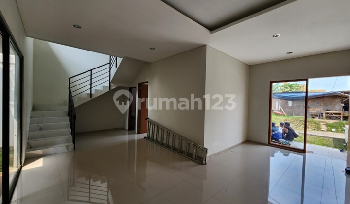 Rumah Baru 2 Lantai Dekat Setra Duta 2