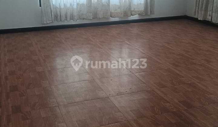 Comfortable 2-Story House with Front and Back Garden in Setiabudi Area 2