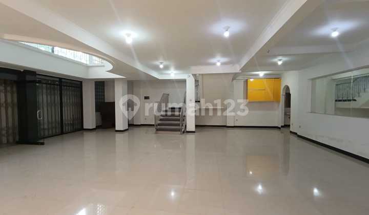 Ruang Usaha Mainroad Pasirkaliki