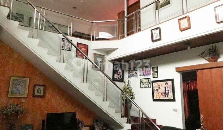 Rumah 2 Lantai Terawat Di Pusat Kota Bandung