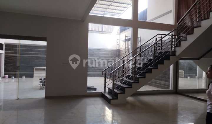 Luxurious Ready-to-Live Minimalist House in Beautiful Batununggal 2