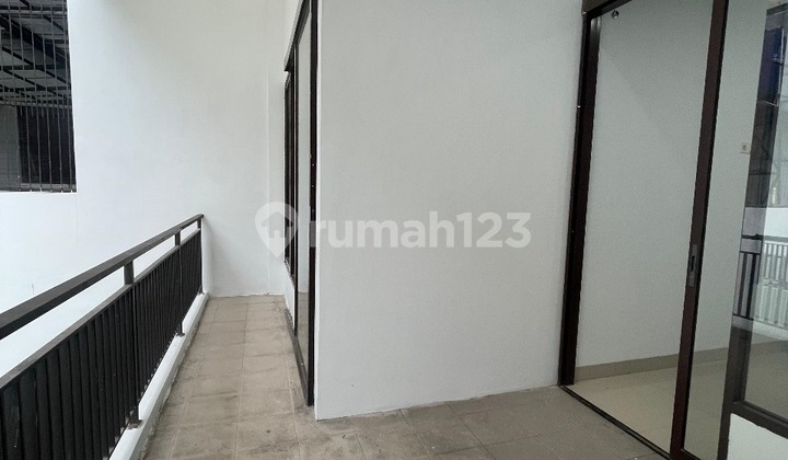 Nice 3-Story House Sukajadi Wing Ready to Live In Bonus Kitchen Set 2