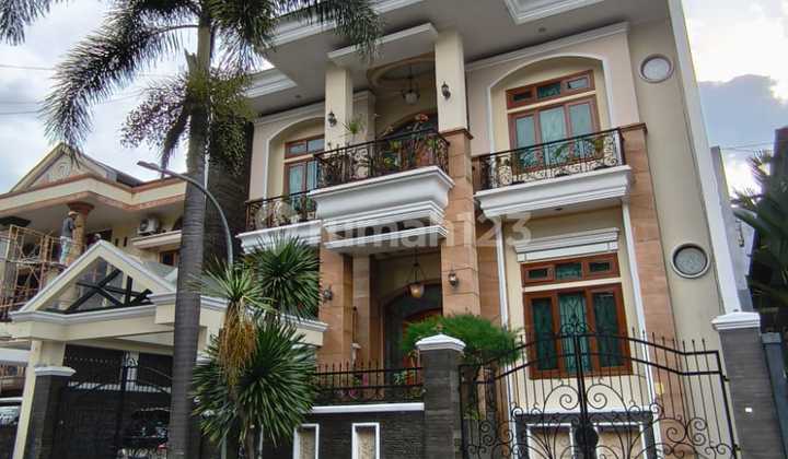 Rumah Lux 2 Lantai Batununggal