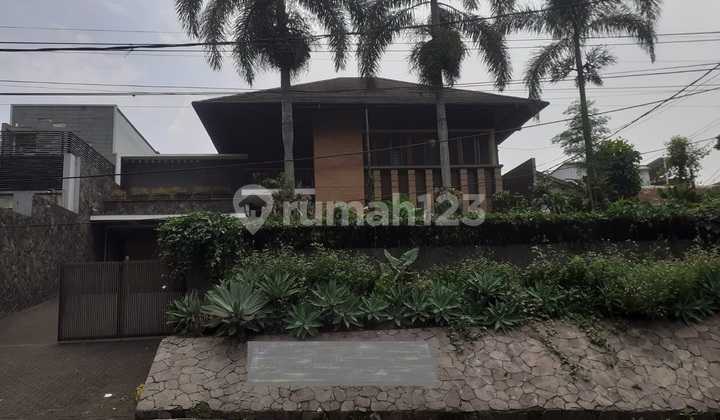 A strategic house with high investment value in the city of Bandung. A strategic house with high investment value in the city of Bandung.