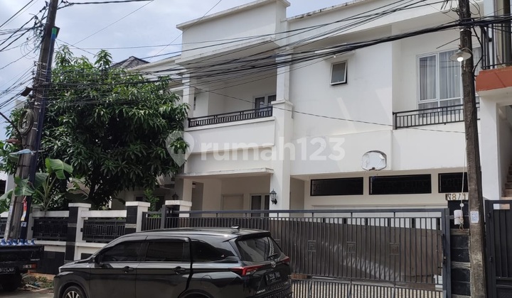 SHM House in a Strategic Location at Kelapa Dua, Tangerang 2