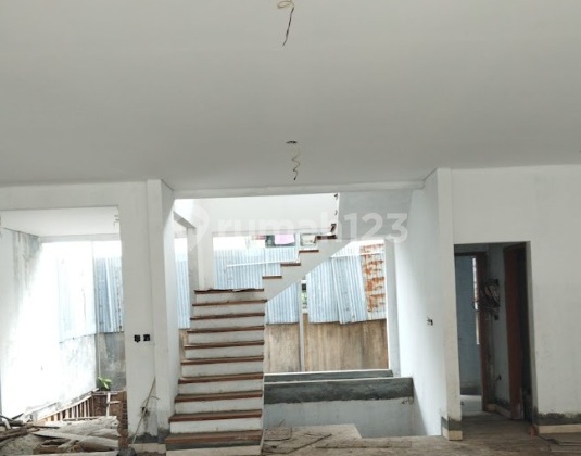 SHM House in a Strategic Location in the Cilandak Area 2