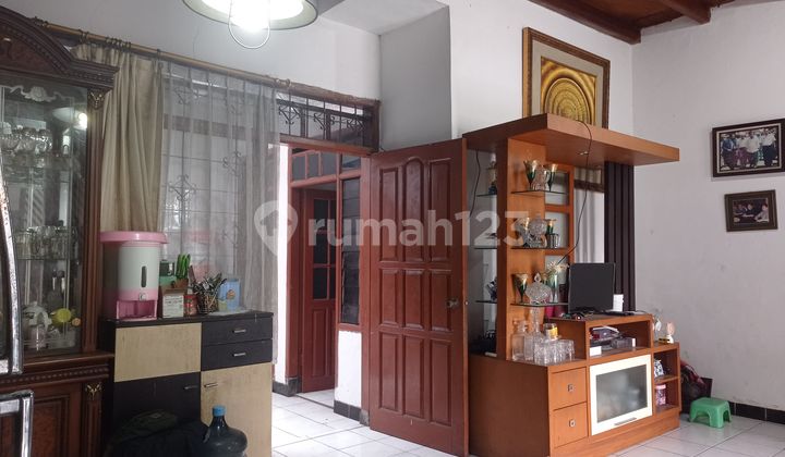 For Sale, Parakan Saat House in Bandung, Strategic and Bustling Neighborhood.