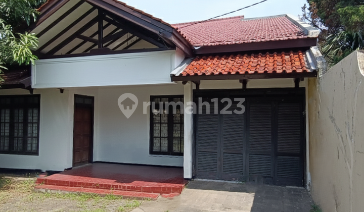 Rumah Besar dan Kuat di Ulujami Jakarta Selatan Rumah Besar dan Kuat di Ulujami Jakarta Selatan