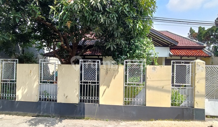 Rumah Besar dan Kuat di Ulujami Jakarta Selatan