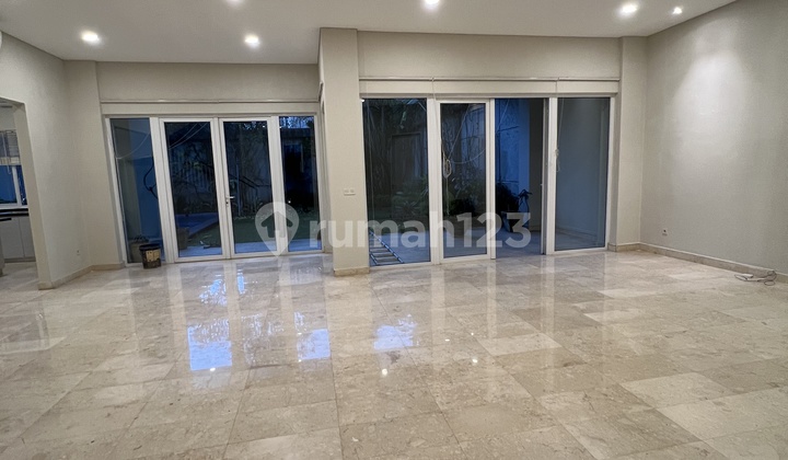 Disewakan Rumah Luxury 2 Lantai Plus Swimming Pool 2