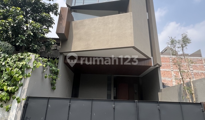 Dijual Rumah Brand New Lantai 3 Dikemang Lokasi Sangat Strategis 
