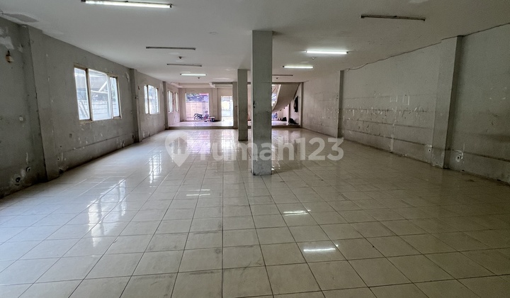 For Rent: 2-Story Shop House with Spacious Parking, Former J&T in Kemang, Suitable for Office, Clinic, Restaurant, Gym, etc.