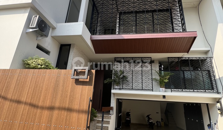 Dijual Rumah Baru 2 Lantai Turun Harga Konsep Tropical Modern