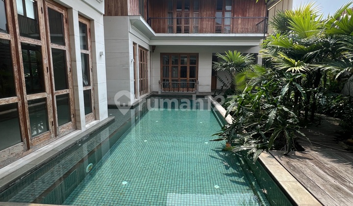 Disewakan Rumah 2 Lantai Di Kemang Plus Swimming Pool Dengan Konsep Tropical 2