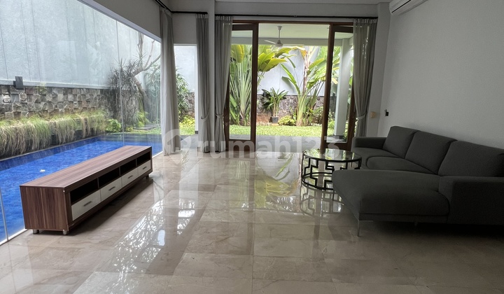 Dijual Rumah Mewah 2 Lantai Plus Swimming Pool Ada Mini Park Dan Lokasi Bebas Banjir 1