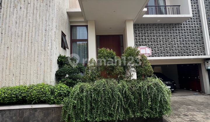 For Rent 2-Storey Luxury House in Kemang Plus Swimming Pool Strategic Location 2