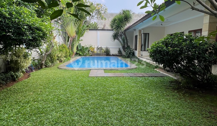 Disewakan Rumah Mewah Cantik Plus Kolam Renang Lokasi Strategis Disewakan Rumah Mewah Cantik Plus Kolam Renang Lokasi Strategis