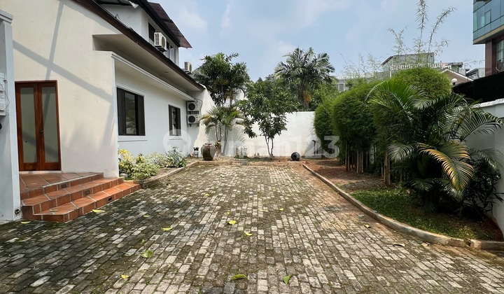Dijual Rumah Mewah 2 Lantai Di Kemang Plus Swimming Pool Desain Clasic 2