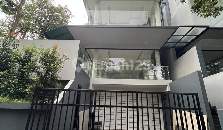 For Sale Cheap Luxury 4-Story Brand New House Hook Plus Swimming Pool and Tropical Ambience