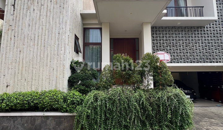 For Rent Luxury 2-Story House in Kemang Plus Swimming Pool Strategic Location