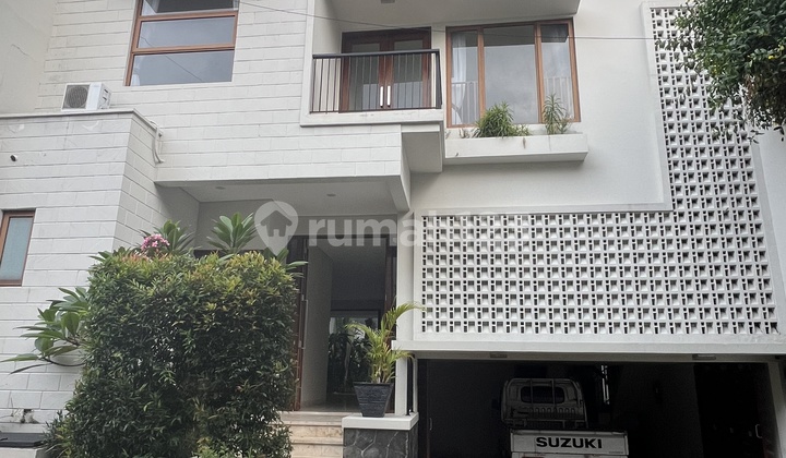 Disewakan Rumah Luxury 2 Lantai Plus Swimming Pool Daerah Kemang Lokasi Strategis Disewakan Rumah Luxury 2 Lantai Plus Swimming Pool Daerah Kemang Lokasi Strategis