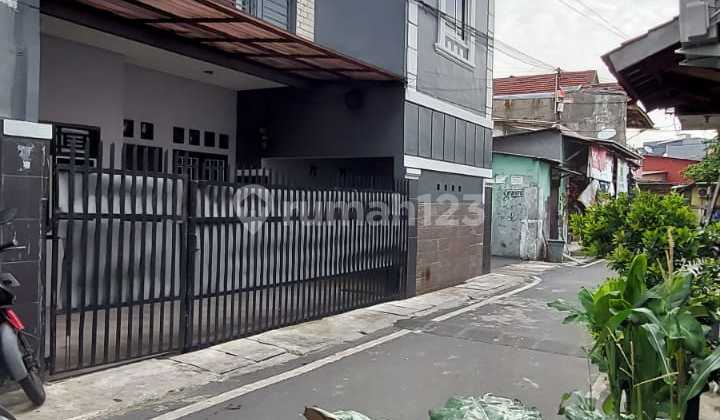 Rumah 2 Lantai Luas di Kemayoran, Jakarta Pusat