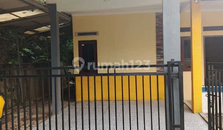 Rumah di Belakang Hypermart Tole Iskandar, Depok