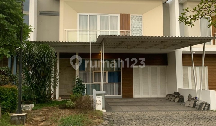 Modern minimalist 2-story house in Royal Residence Surabaya Modern minimalist 2-story house in Royal Residence Surabaya