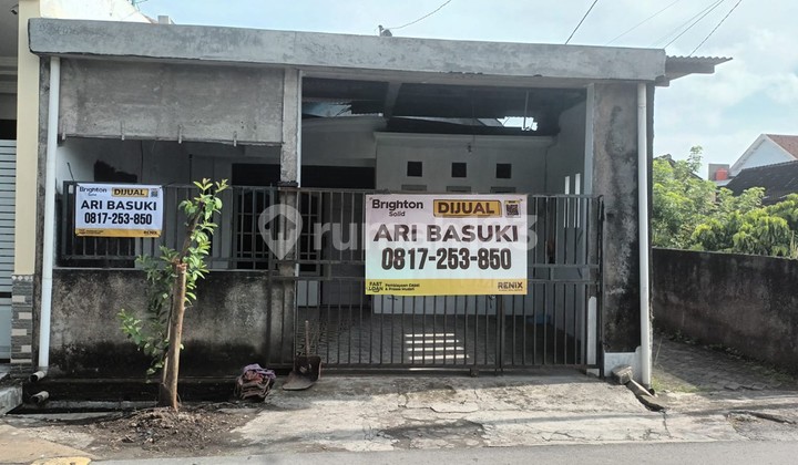 RUMAH HADAP SELATAN DI MOJOSONGO