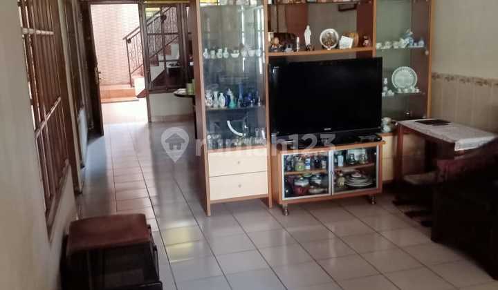 2-Story House in Prawit Nusukan, Solo, Central Java 2